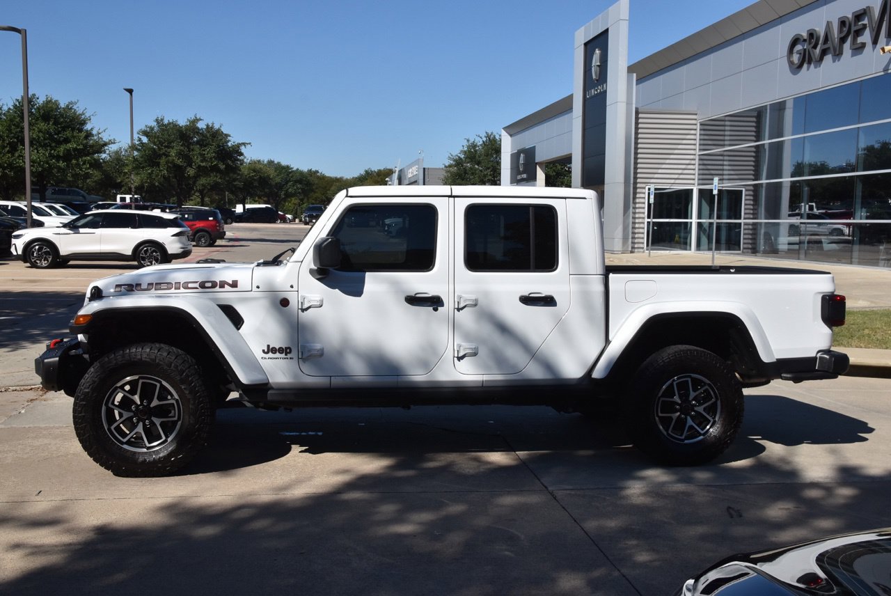 Used 2025 Jeep Gladiator Rubicon AWD/4WD image 12