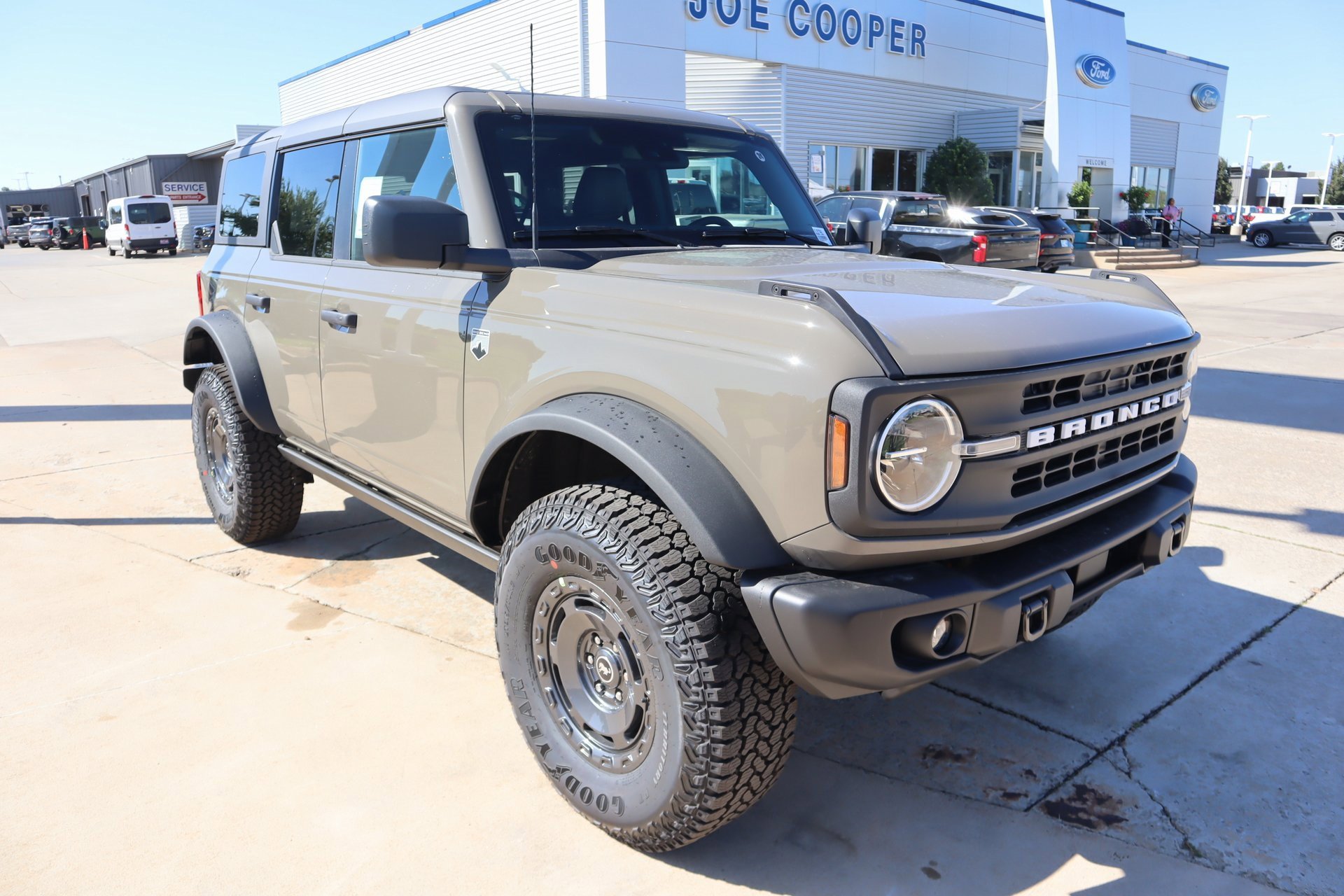 New 2025 Ford Bronco Big Bend w/ Black Diamond Package