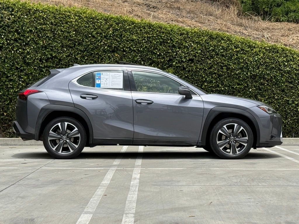Used 2019 Lexus UX 200 w/ Premium Package FWD image 9