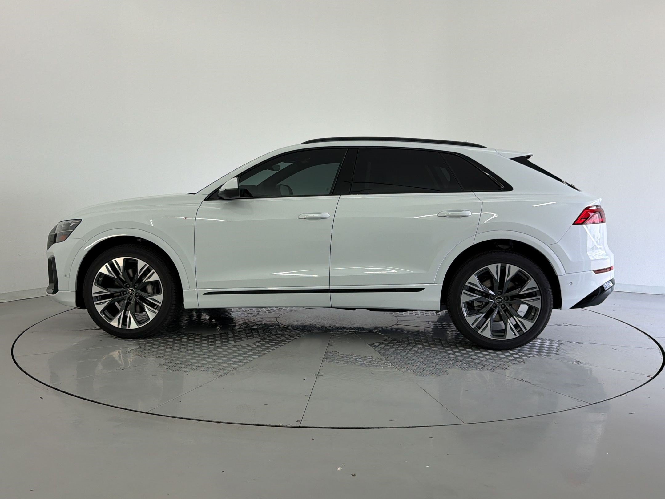 New 2026 Audi Q8 Premium Plus AWD/4WD image 2
