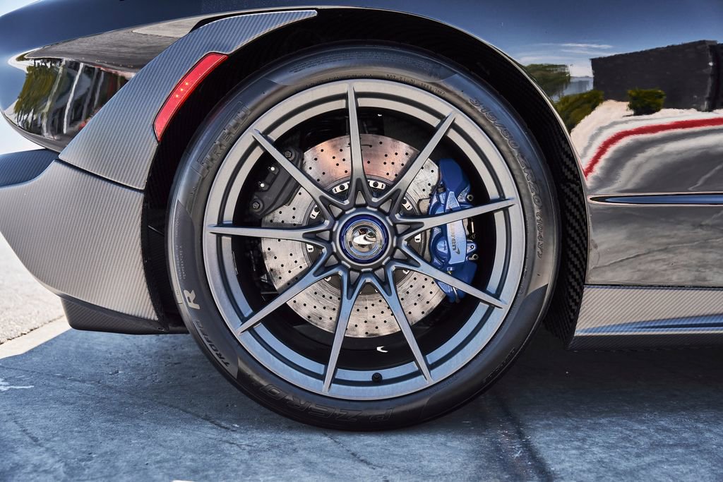 Used 2019 McLaren Senna RWD image 31