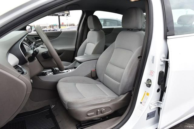 Used 2022 Chevrolet Malibu LT FWD image 17
