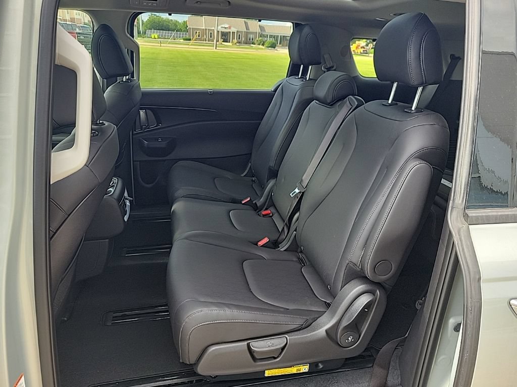New 2026 Kia Carnival SX w/ SX Dark Edition Package FWD image 11