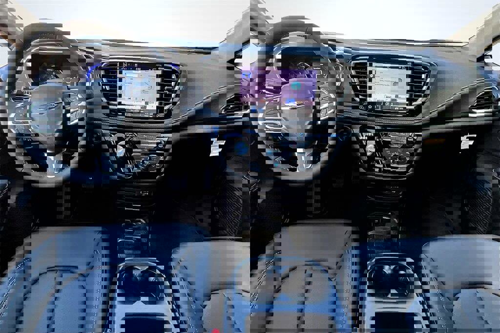 New 2026 Chrysler Pacifica Select image 5