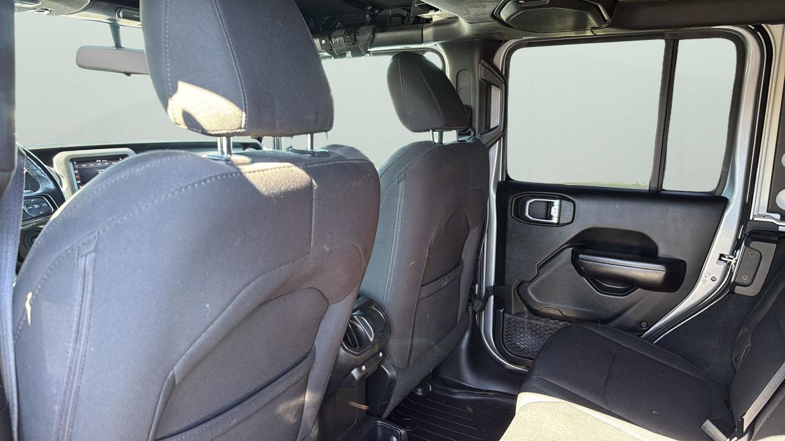 Used 2018 Jeep Wrangler Unlimited Sport S image 29