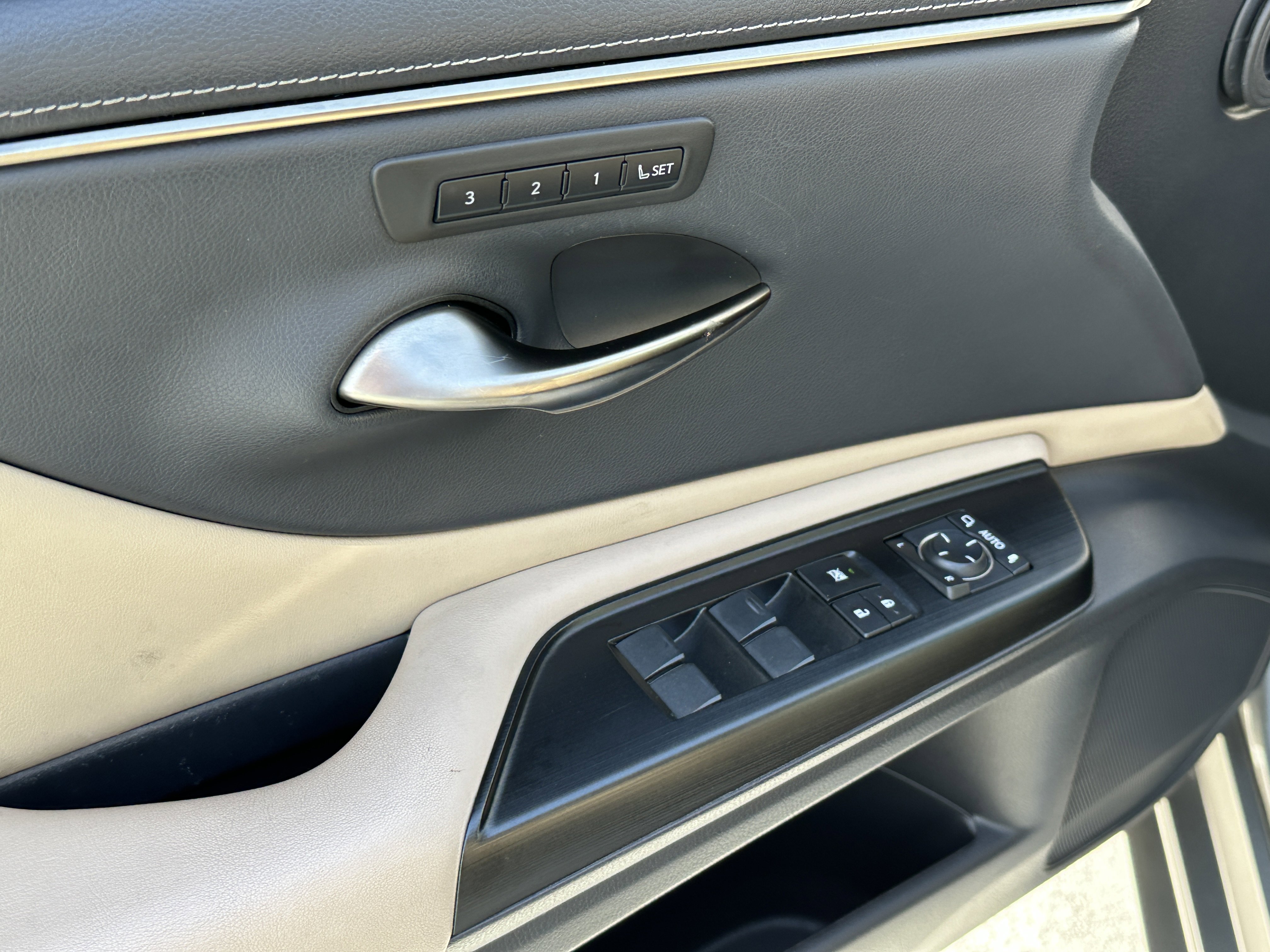 Used 2020 Lexus ES 350 w/ Premium Package image 24