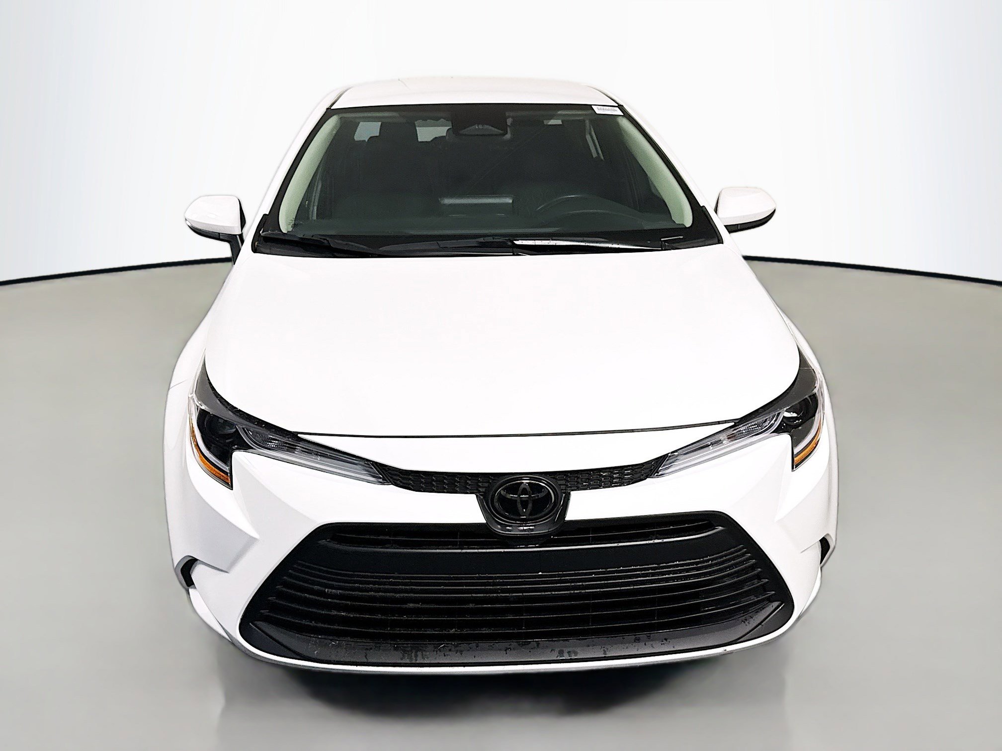 Used 2024 Toyota Corolla LE image 2