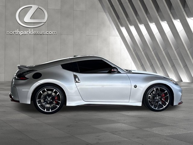 Used 2018 Nissan 370Z NISMO RWD image 4