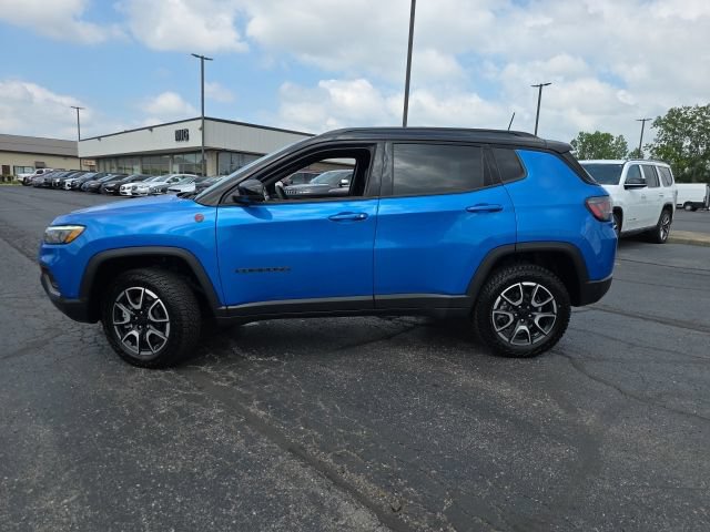 Used 2024 Jeep Compass Trailhawk w/ Trailhawk Elite Group AWD/4WD image 4