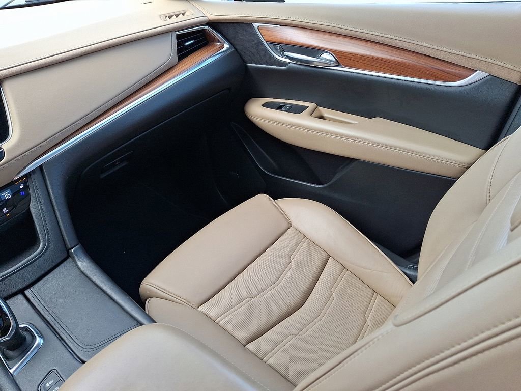 Used 2019 Cadillac XT5 Platinum AWD/4WD image 16