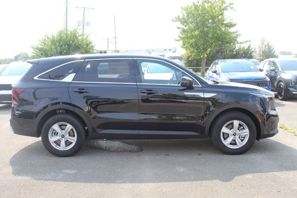 New 2026 Kia Sorento LX FWD image 8