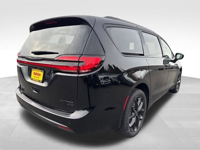 New 2026 Chrysler Pacifica Limited image 7