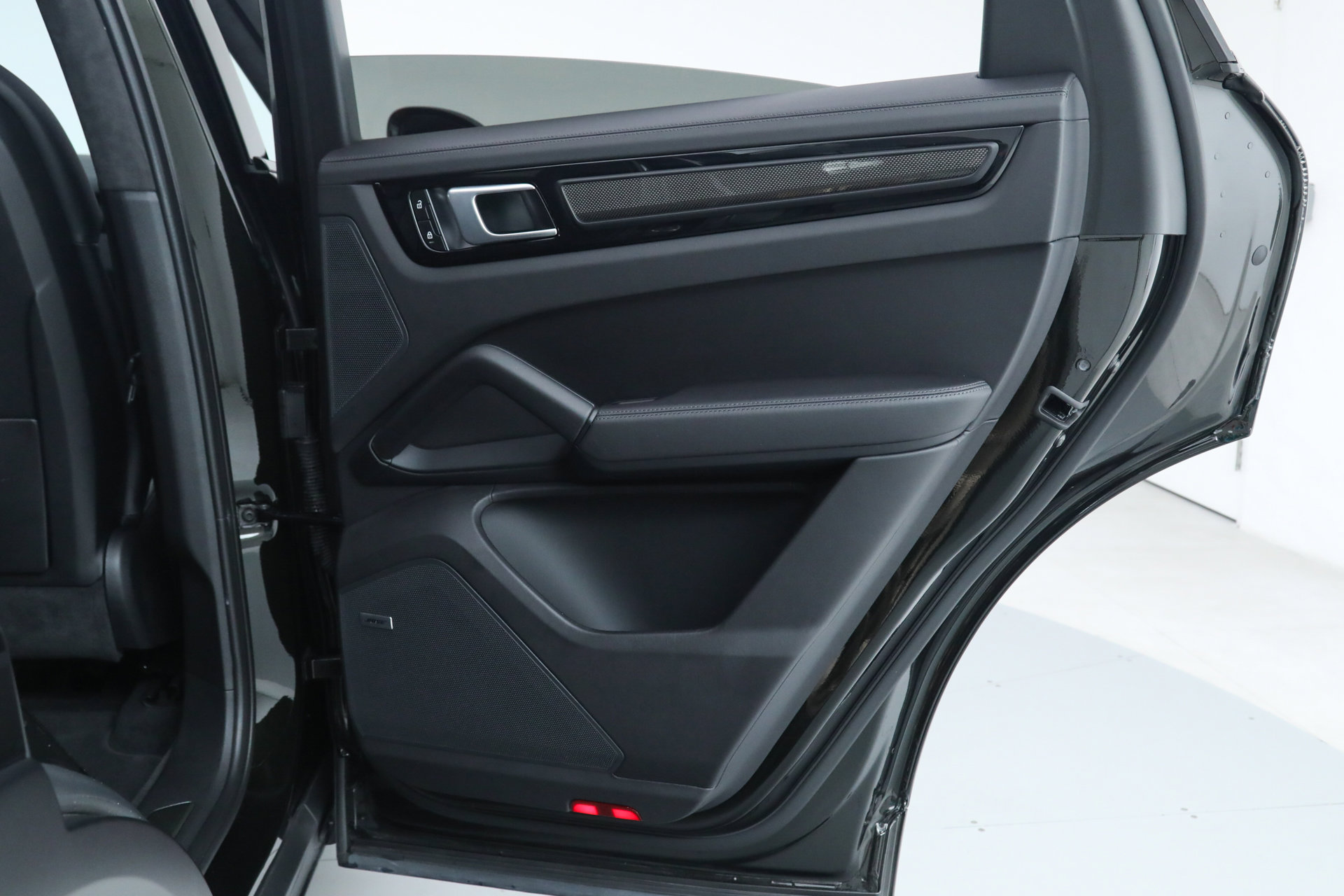 Used 2022 Porsche Cayenne Turbo GT image 19