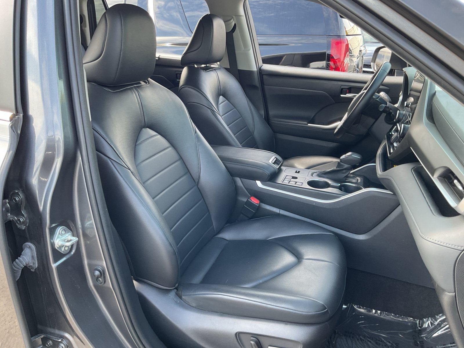 Used 2023 Toyota Highlander XLE FWD image 20
