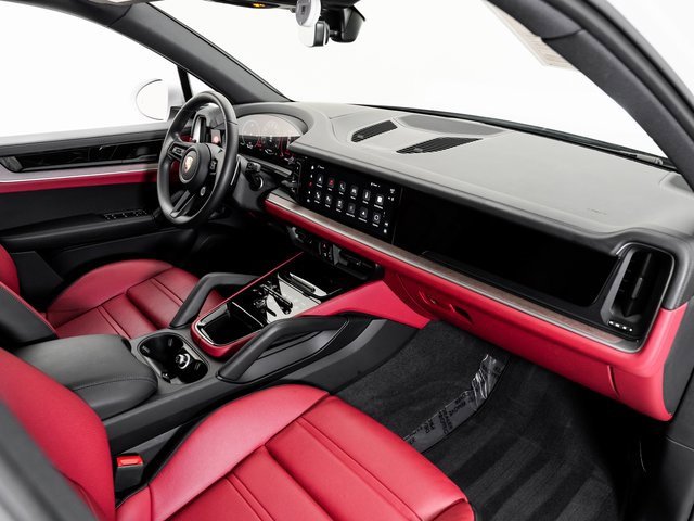 Used 2024 Porsche Cayenne image 22