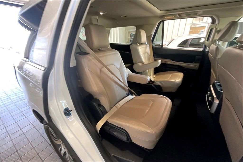 Used 2024 Ford Expedition Limited image 17