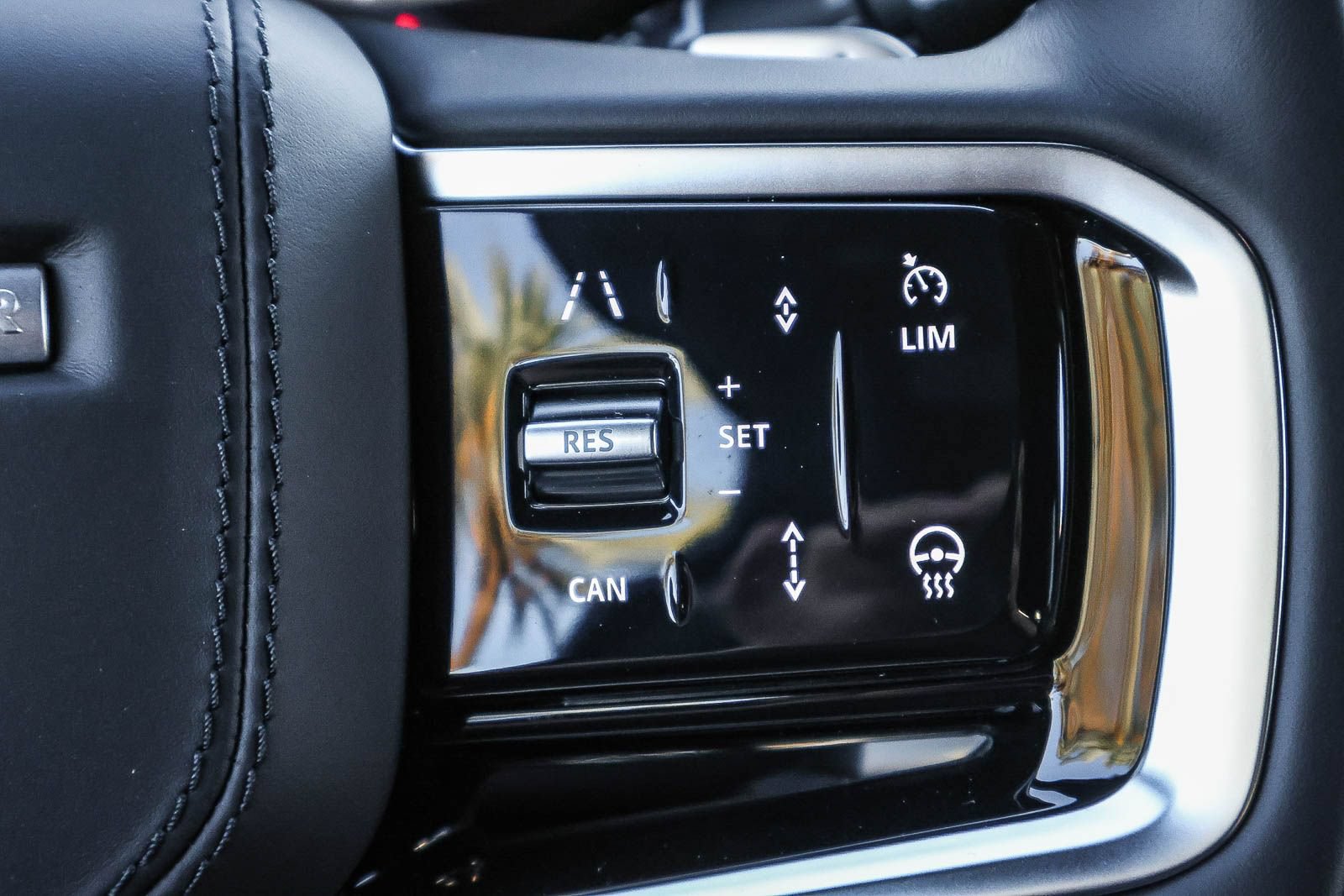 New 2026 Land Rover Range Rover Sport SE AWD/4WD image 34