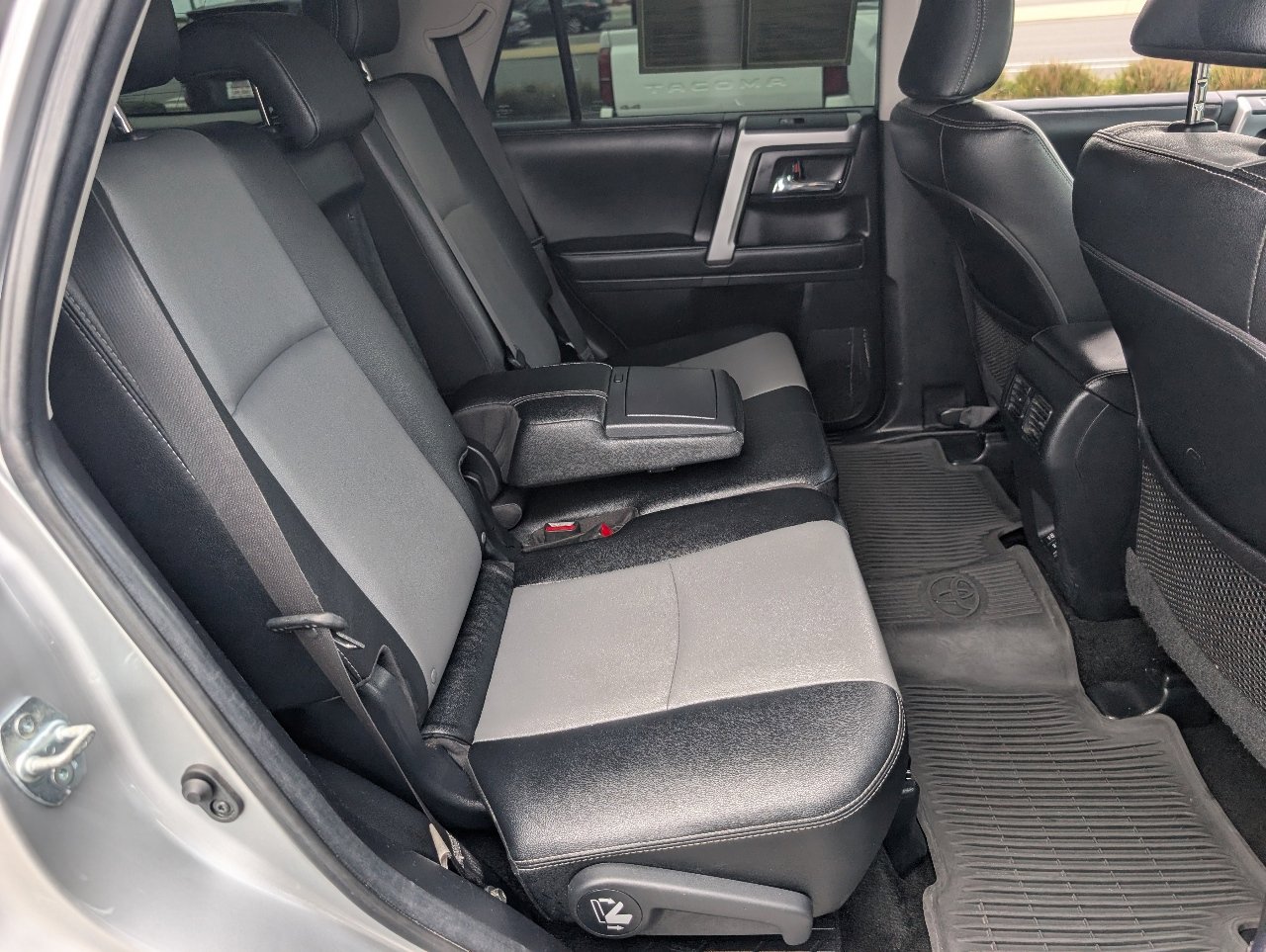 Used 2022 Toyota 4Runner SR5 Premium w/ Moonroof Package RWD image 5