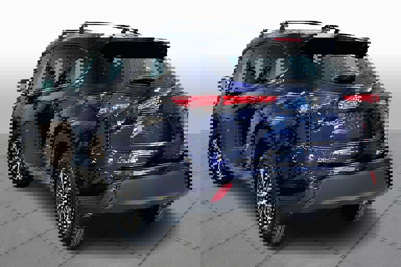 Used 2021 Toyota Highlander XLE image 12