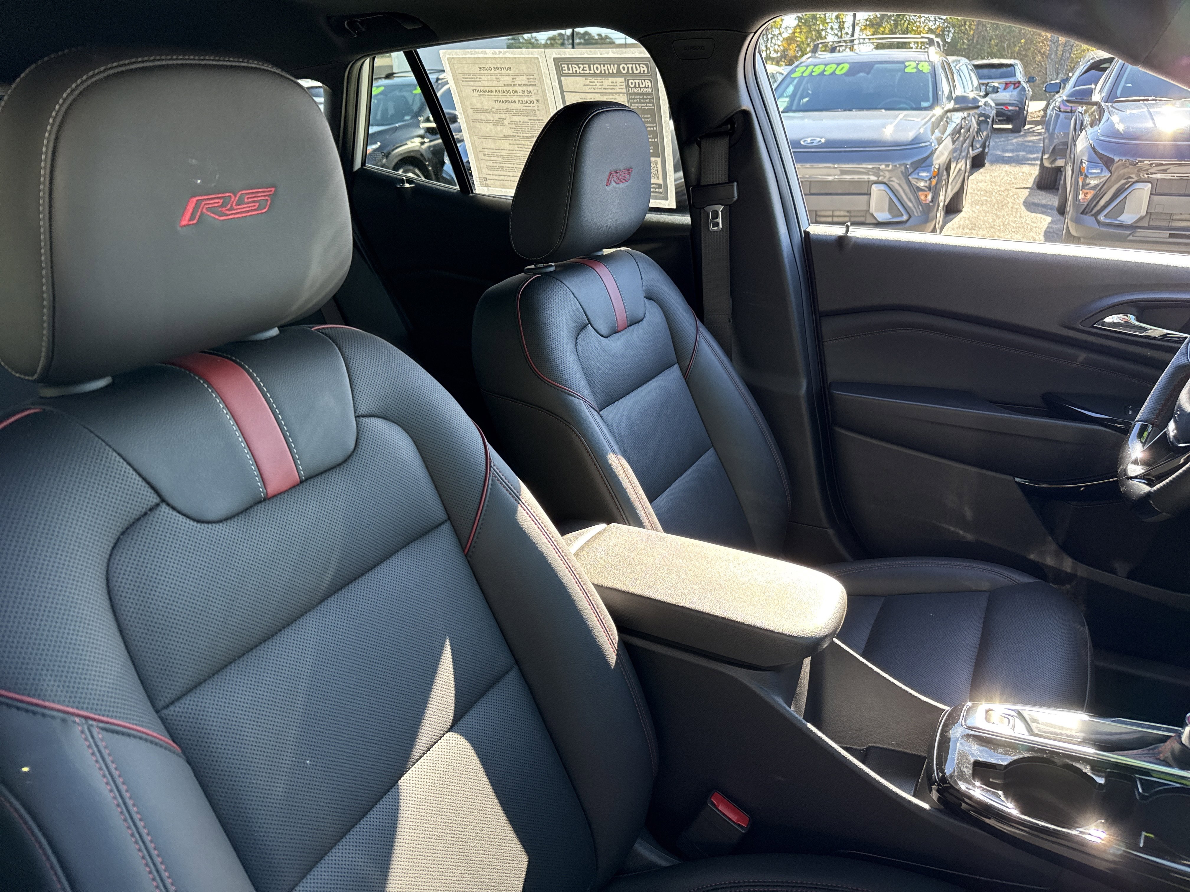 Used 2025 Chevrolet Trax RS w/ Sunroof Package image 12