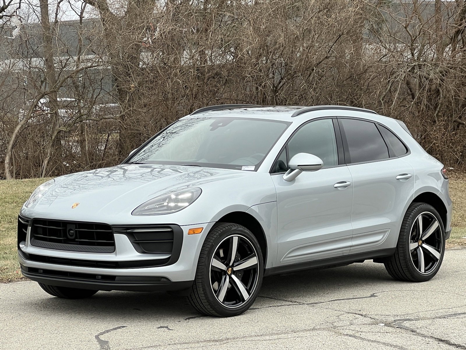 Certified 2025 Porsche Macan image 1