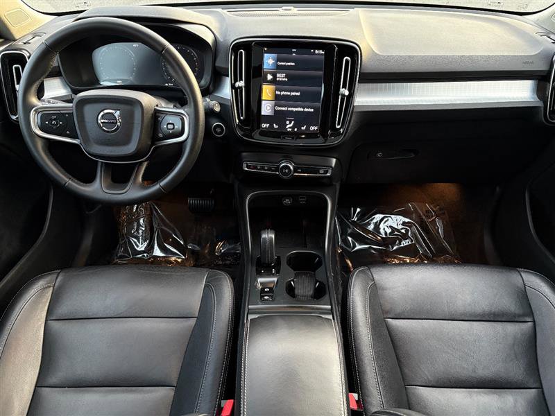 Used 2021 Volvo XC40 T5 Momentum w/ Premium Package image 10
