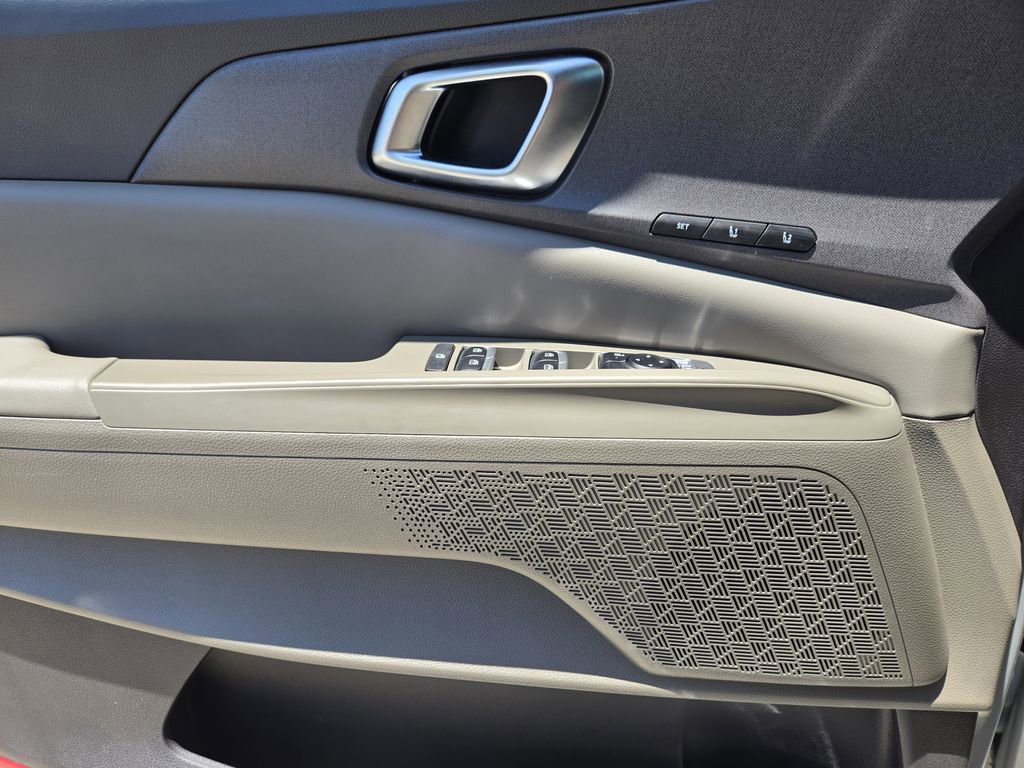 Certified 2026 Kia Carnival SX FWD image 25