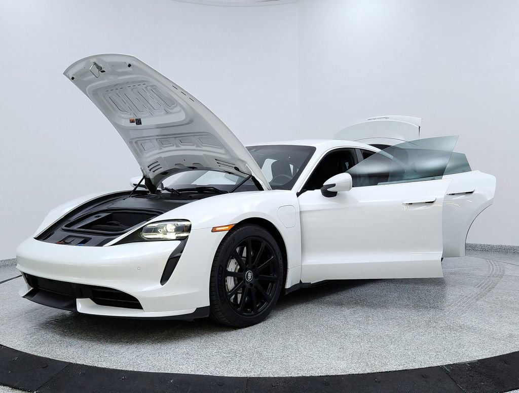Used 2021 Porsche Taycan Turbo image 10