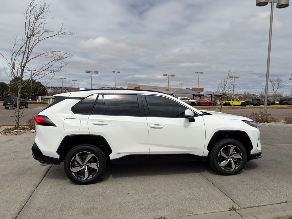 Used 2025 Toyota RAV4 SE image 9