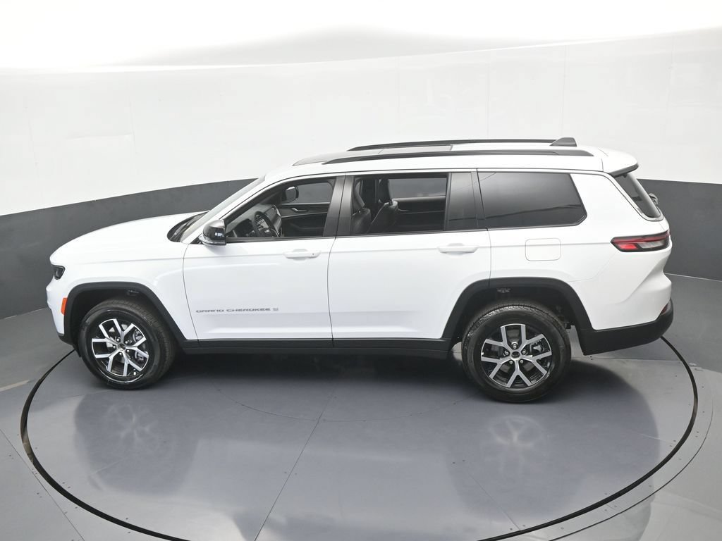 Used 2025 Jeep Grand Cherokee L Limited RWD image 45