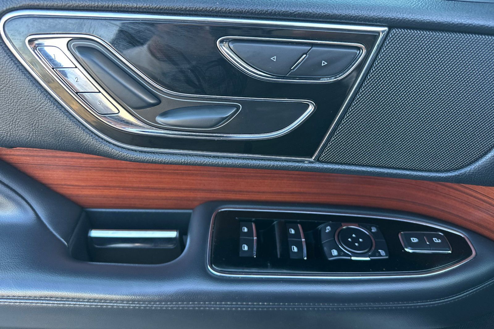 Used 2024 Lincoln Navigator Premiere image 10