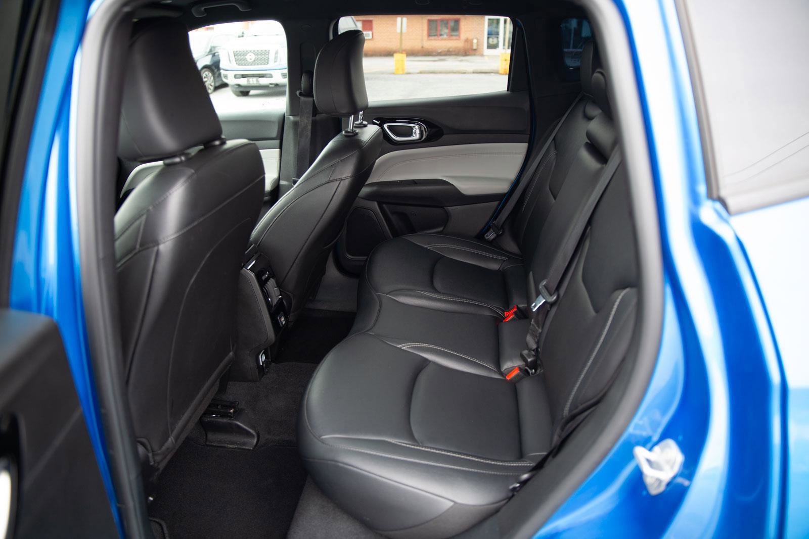 Used 2025 Jeep Compass Limited image 21