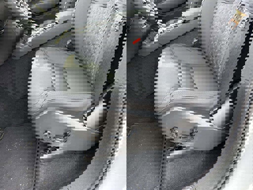 New 2025 Volvo XC90 T8 Plus w/ Protection Package Premier image 16