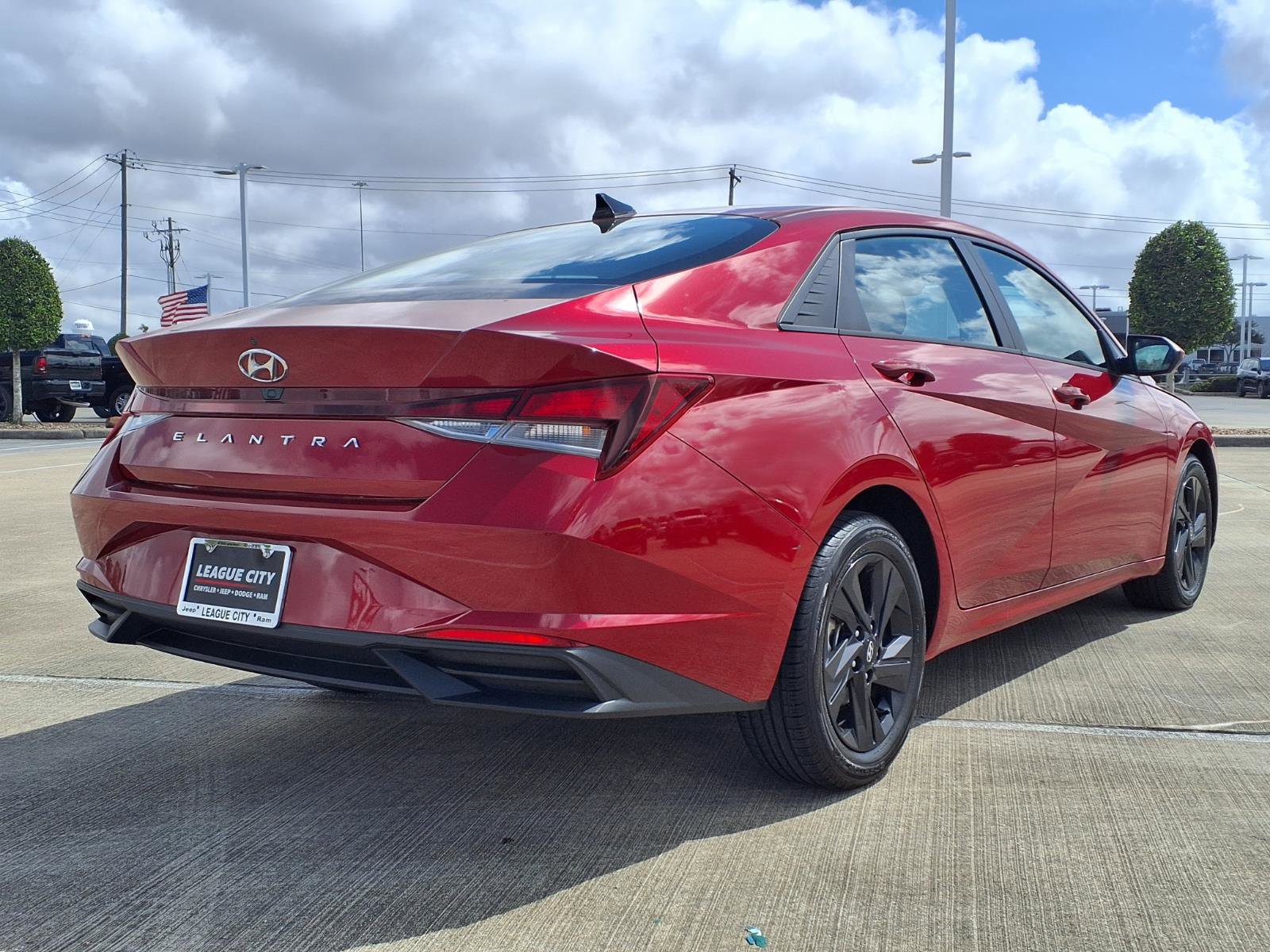 Used 2021 Hyundai Elantra SEL image 4
