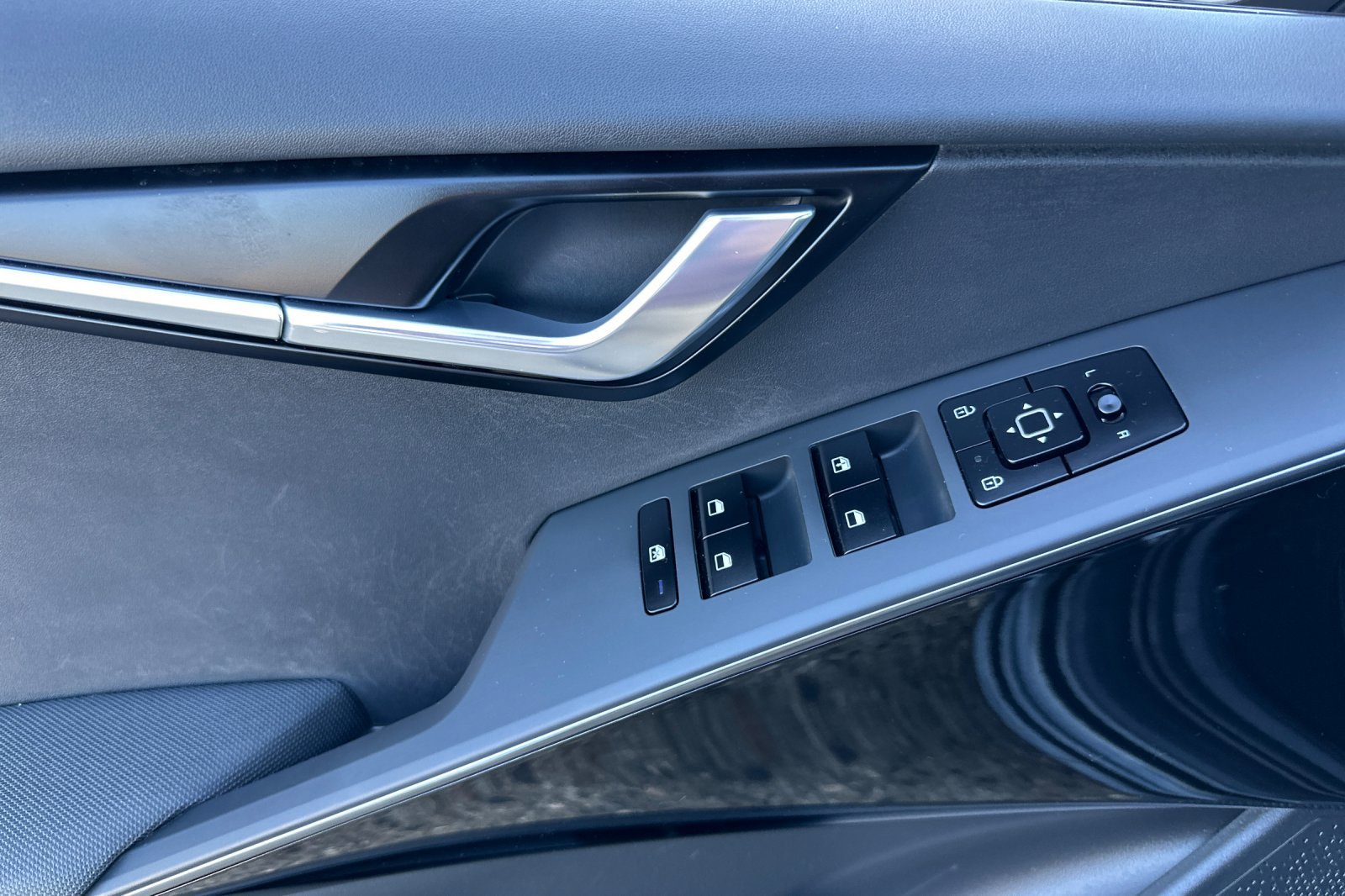 Certified 2024 Kia Niro EX image 12