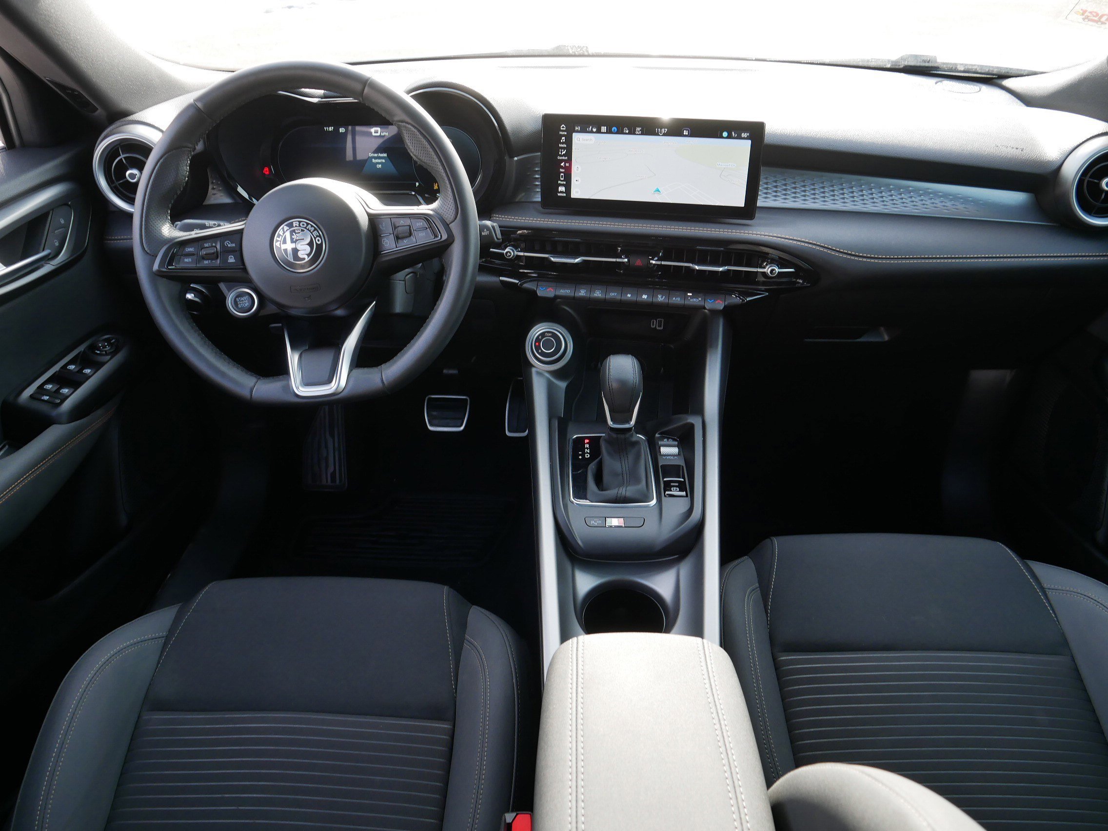 Used 2025 Alfa Romeo Tonale image 10