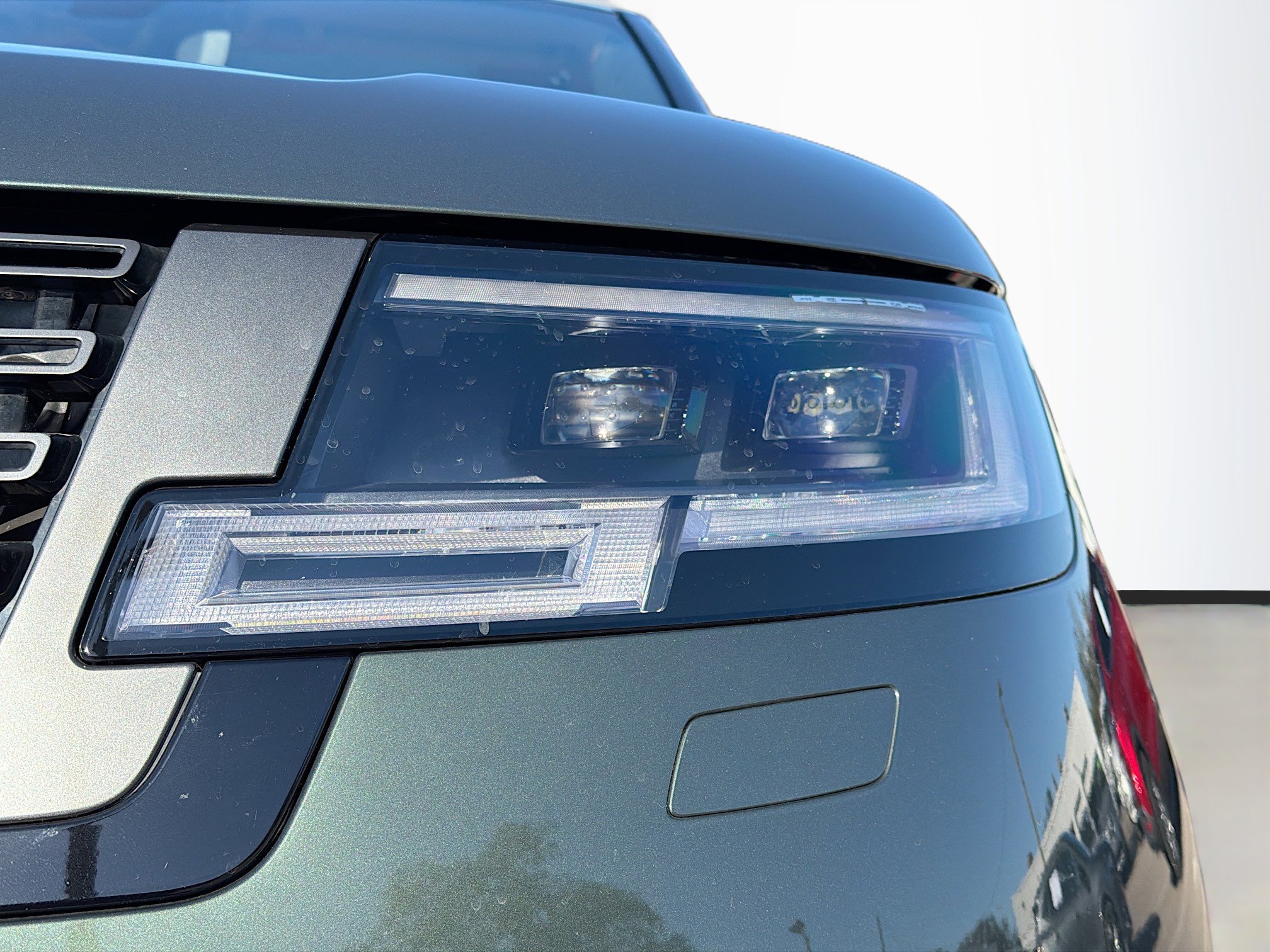 Used 2025 Land Rover Range Rover SE image 9