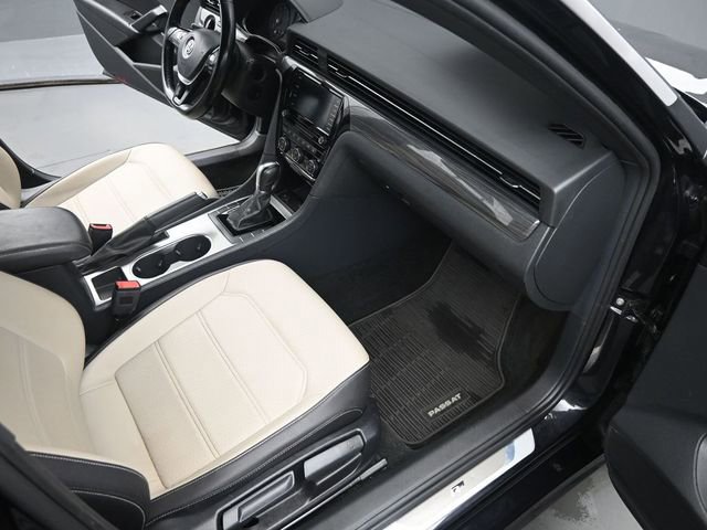 Used 2021 Volkswagen Passat 2.0T R-Line image 17