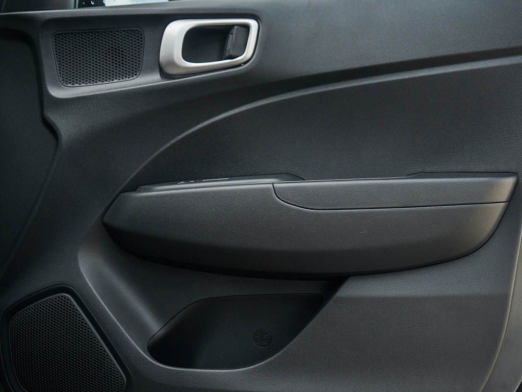 New 2025 Hyundai Venue SEL image 9