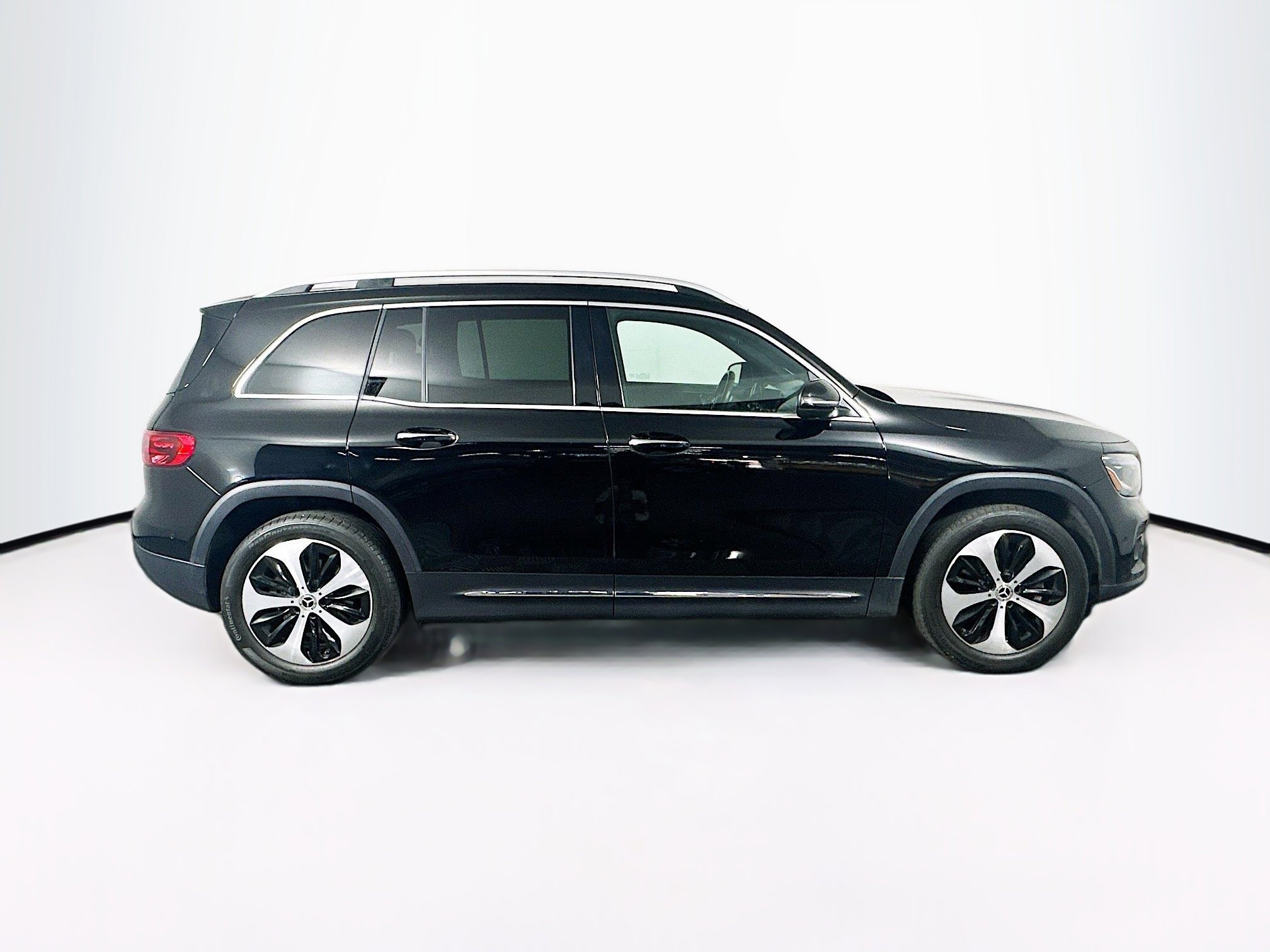 Used 2025 Mercedes-Benz GLB 250 4MATIC image 10