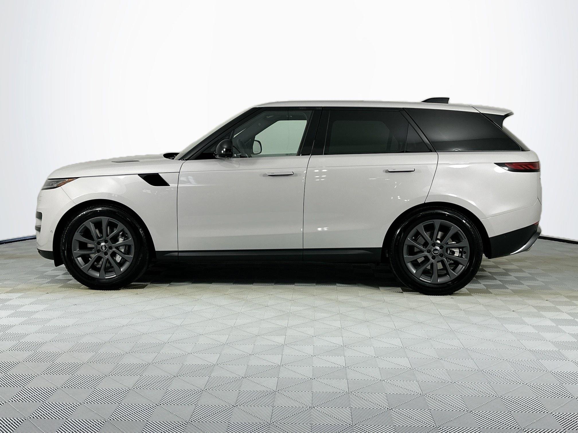Used 2025 Land Rover Range Rover Sport image 8