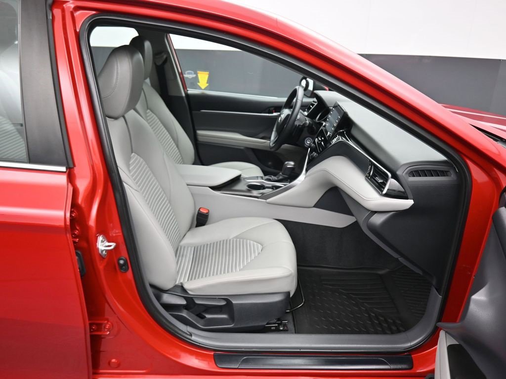 Used 2023 Toyota Camry SE image 39