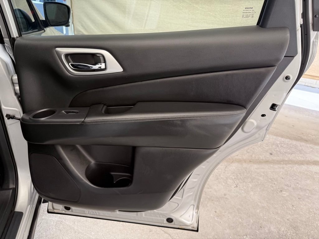 Used 2019 Nissan Pathfinder SL FWD image 14