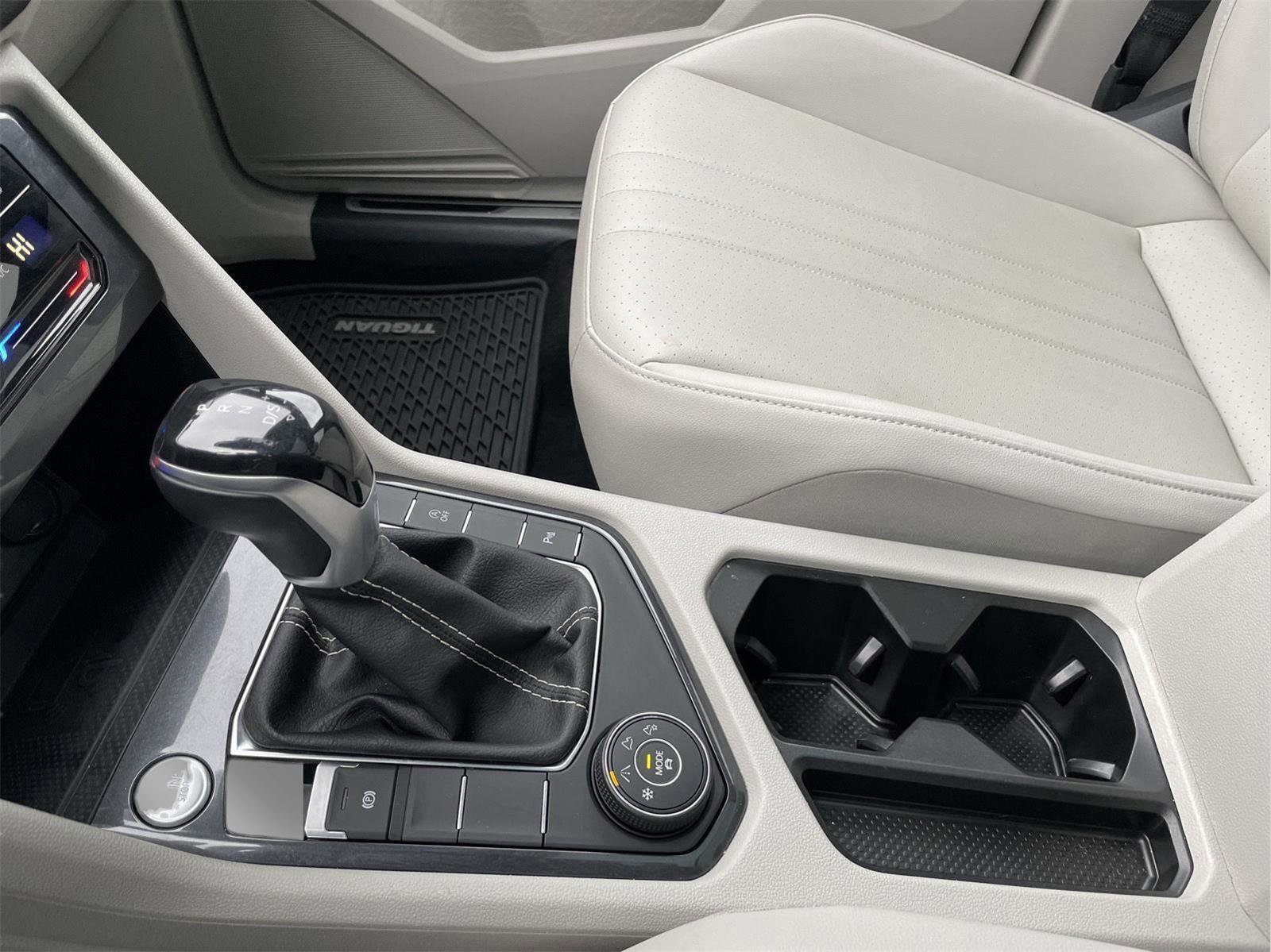 Used 2023 Volkswagen Tiguan SE R-Line image 31