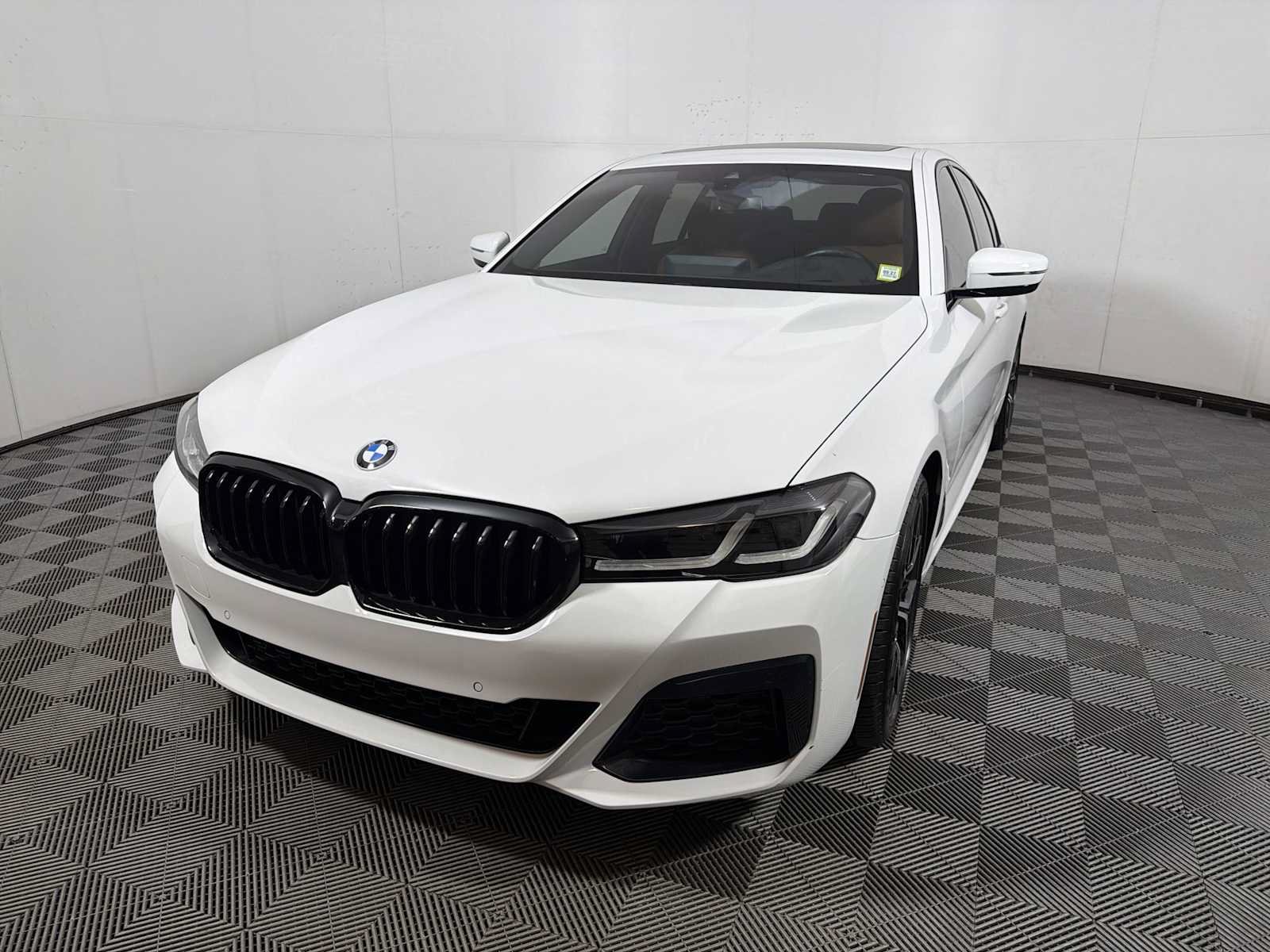 Used 2023 BMW 530i xDrive w/ M Sport Package AWD/4WD image 3