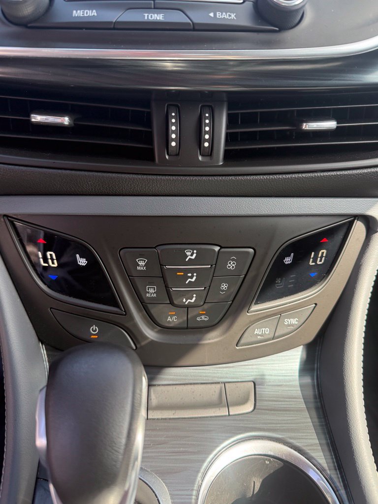 Used 2019 Buick Envision Essence FWD image 20