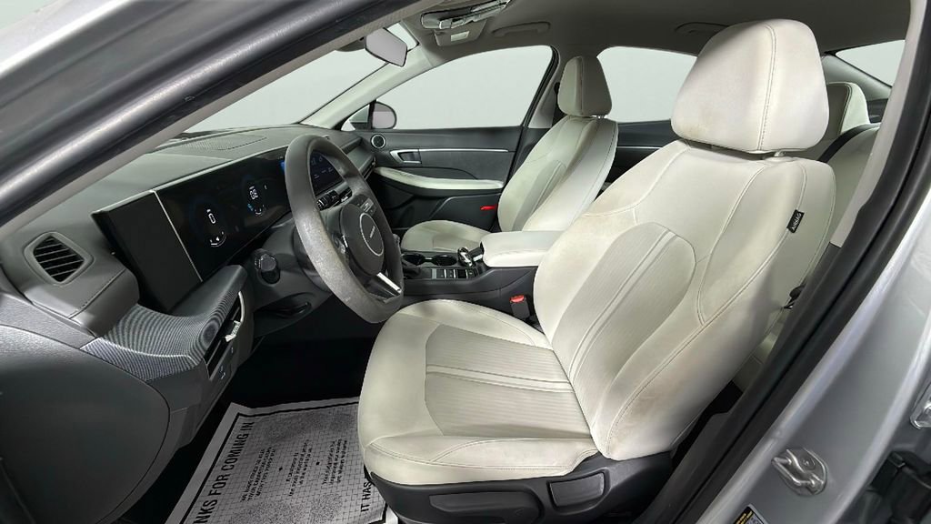 Used 2025 Hyundai Sonata SE image 17