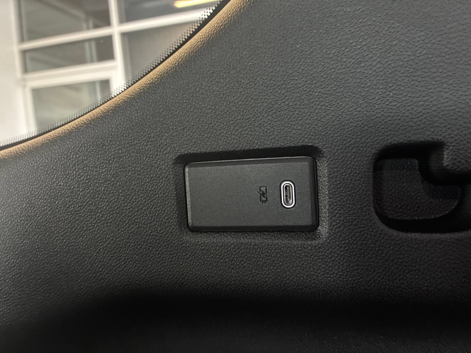 Used 2025 Chevrolet Suburban Z71 AWD/4WD image 16
