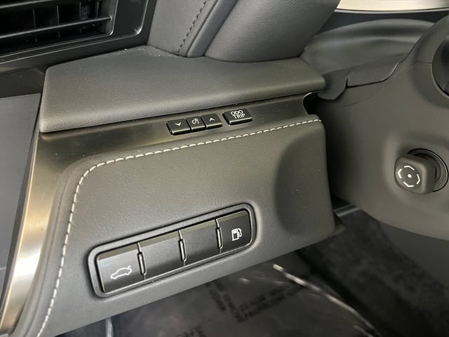 Used 2024 Lexus LC 500 Convertible w/ Touring Package RWD image 27