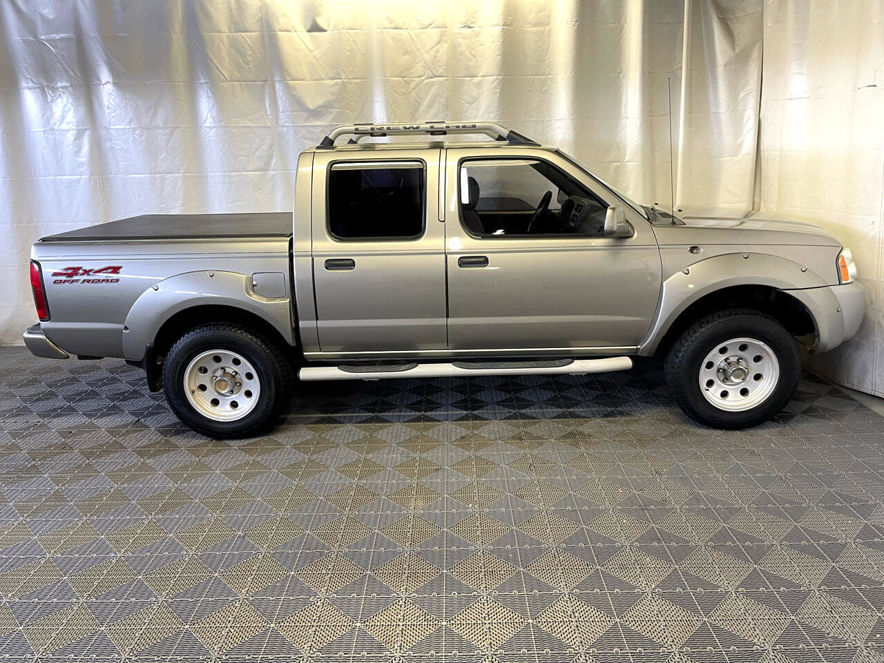 Used 2001 Nissan Frontier SE image 9
